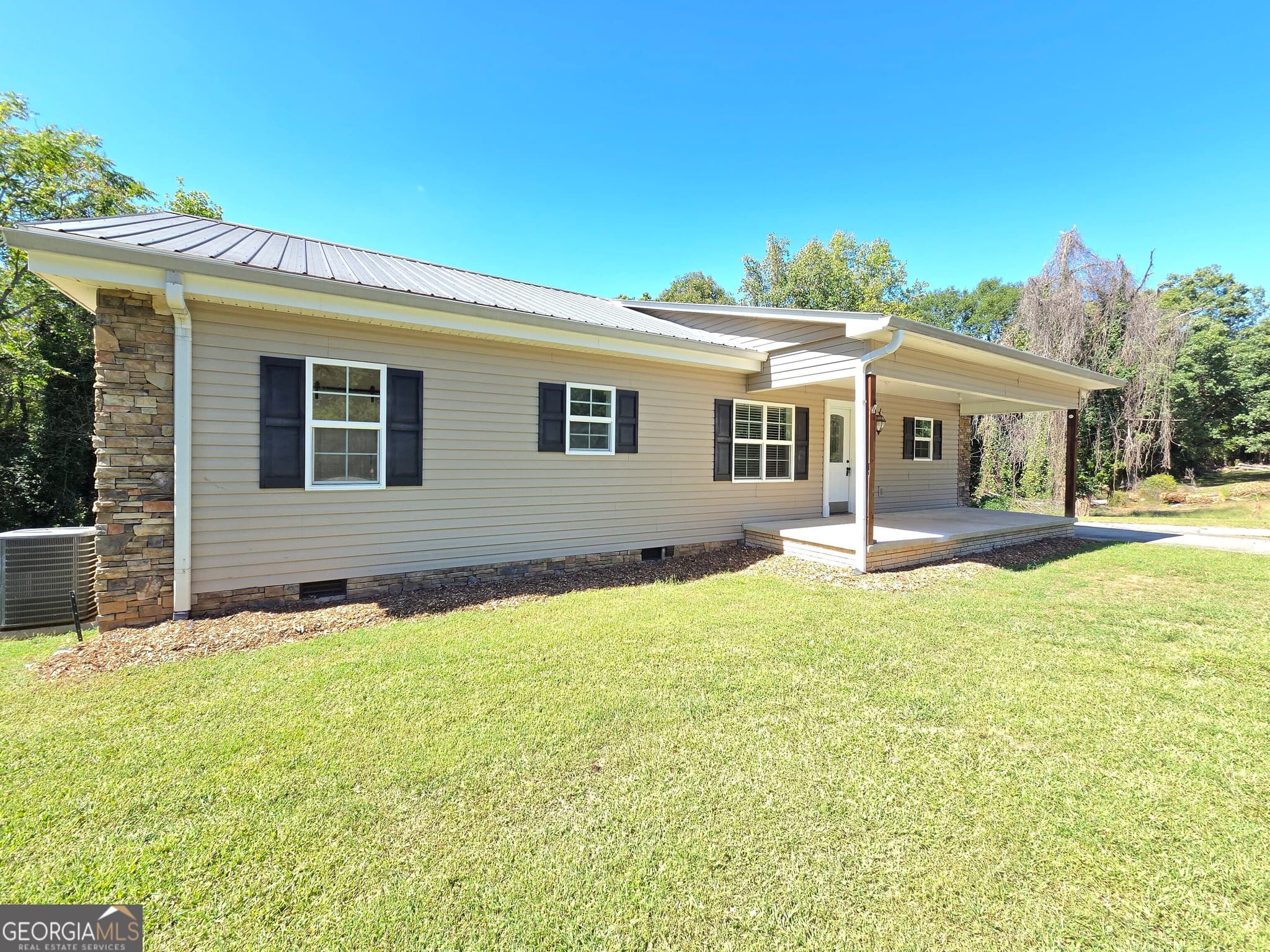 3 bedroom, 2 bathroom, 2,160 sq ft single family residence for sale at 570 Baldwin Falls Road, Baldwin, GA 30511 — photo 2