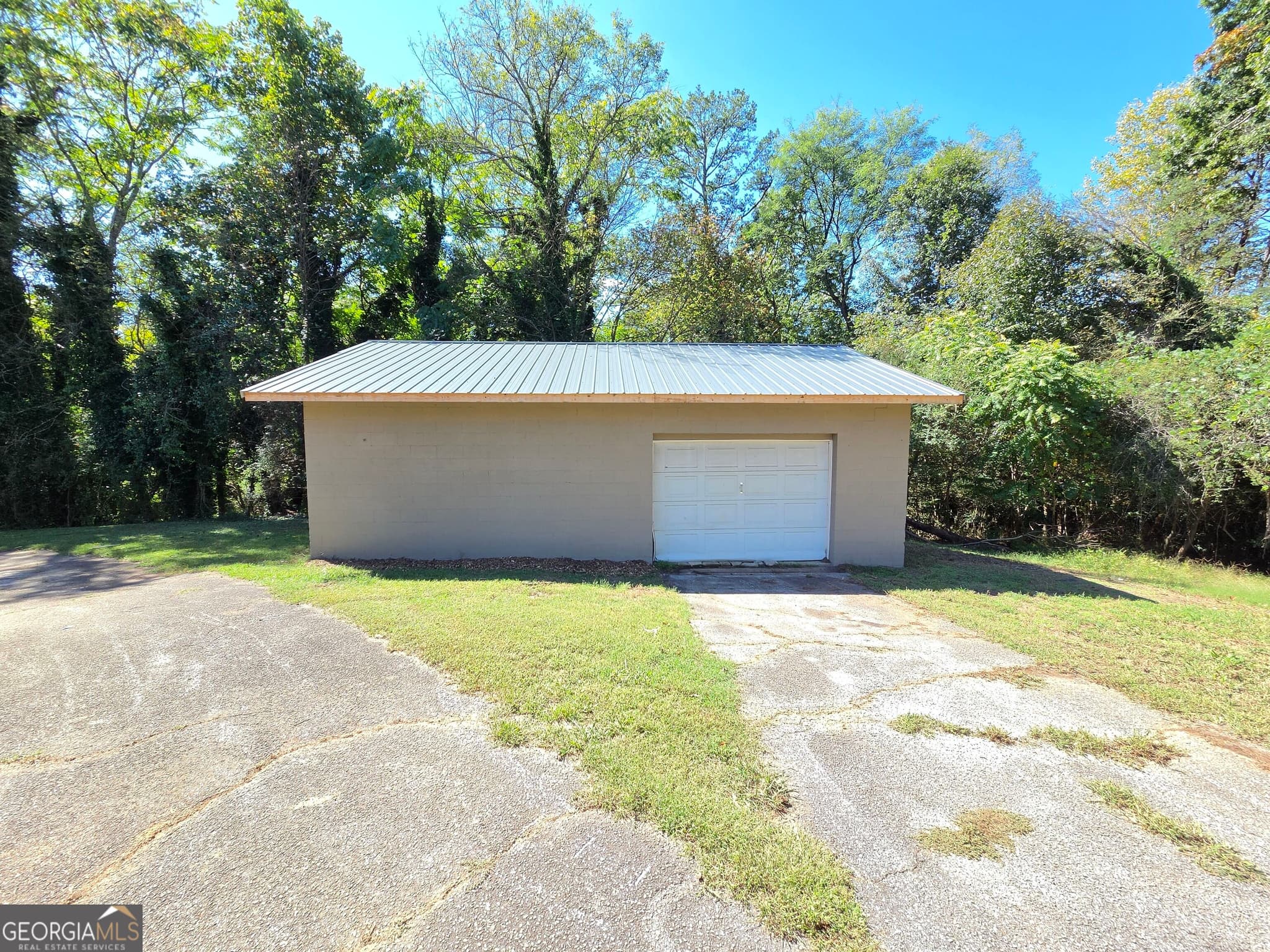 3 bedroom, 2 bathroom, 2,160 sq ft single family residence for sale at 570 Baldwin Falls Road, Baldwin, GA 30511 — photo 6