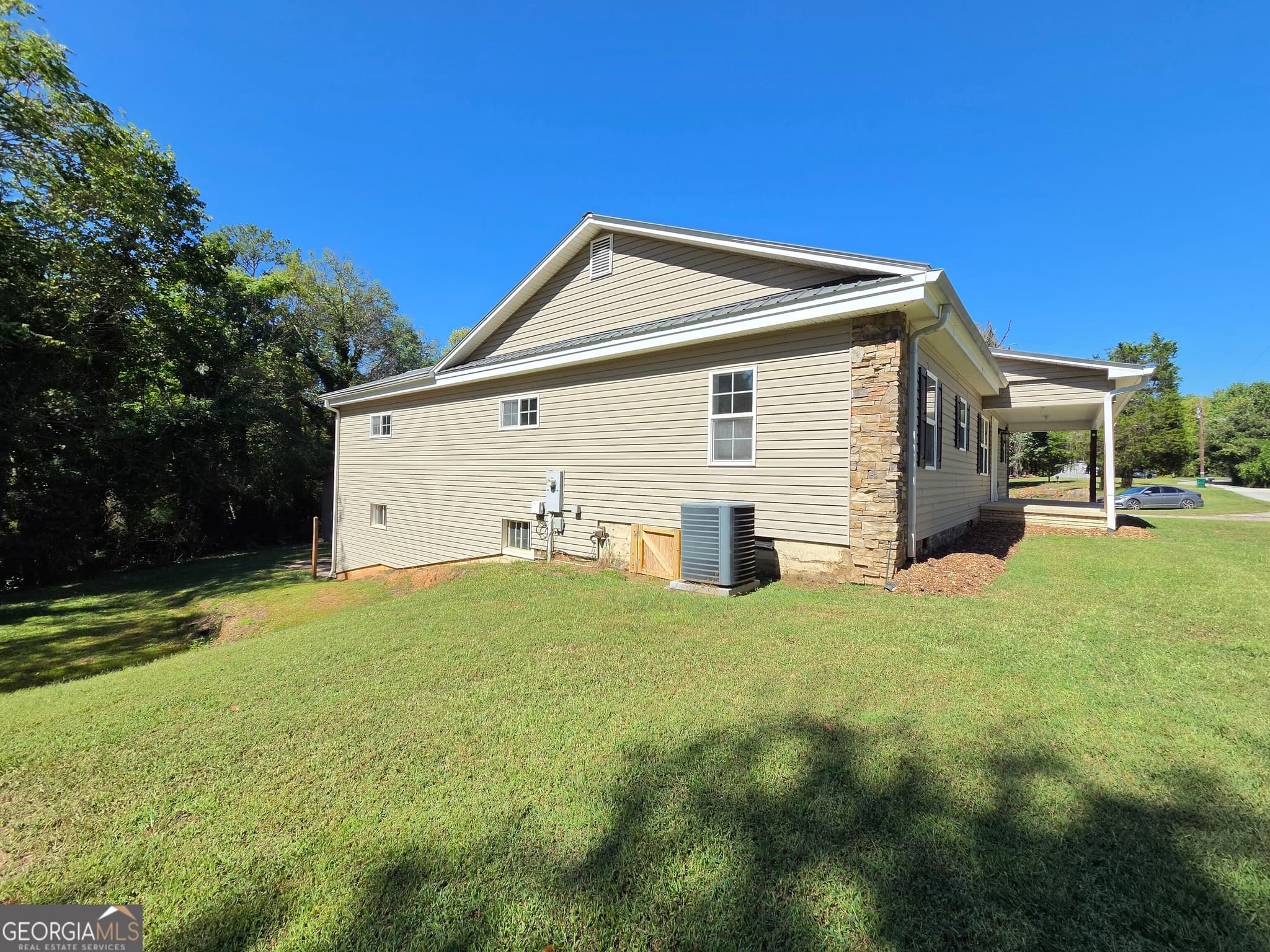 3 bedroom, 2 bathroom, 2,160 sq ft single family residence for sale at 570 Baldwin Falls Road, Baldwin, GA 30511 — photo 3
