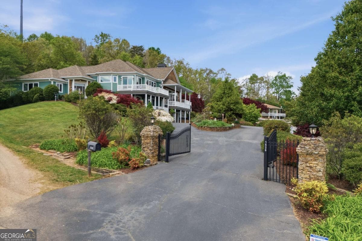 4 bedroom, 4 bathroom, 8,734 sq ft single family residence for sale at 1526 Cedar View Lane, Hiawassee, GA 30546 — photo 8