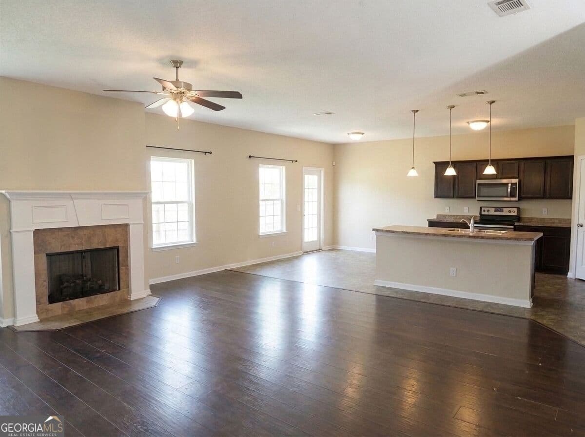 5 bedroom, 3 bathroom, 3,044 sq ft single family residence for sale at 1321 Windrow Drive, Hinesville, GA 31313 — photo 5