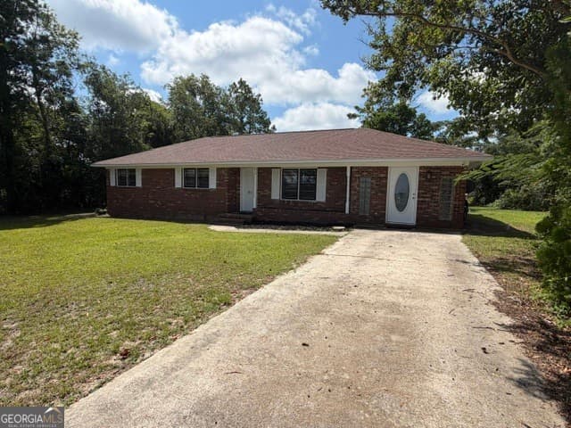 3 bedroom, 2.5 bathroom, 1,599 sq ft single family residence for sale at 815 E Edwards Street, Mount Vernon, GA 30445 — photo 2