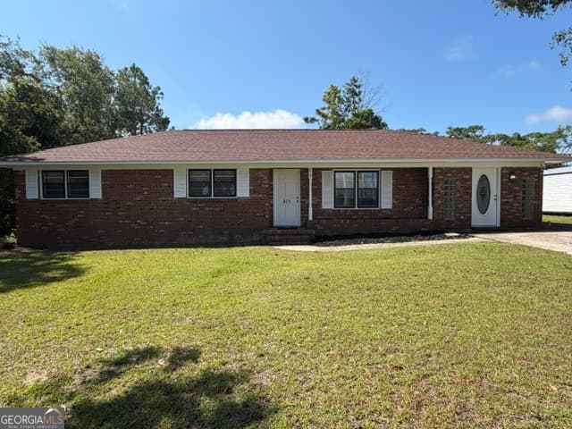 3 bedroom, 2.5 bathroom, 1,599 sq ft single family residence for sale at 815 E Edwards Street, Mount Vernon, GA 30445