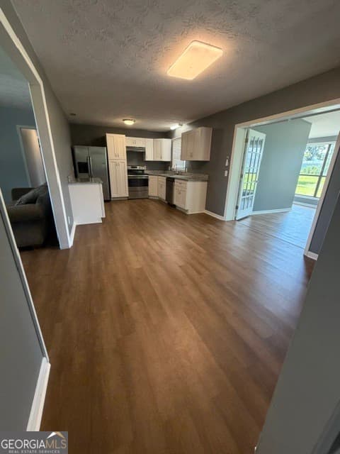 3 bedroom, 2.5 bathroom, 1,599 sq ft single family residence for sale at 815 E Edwards Street, Mount Vernon, GA 30445 — photo 5