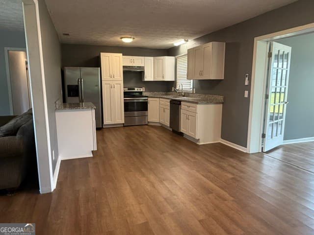 3 bedroom, 2.5 bathroom, 1,599 sq ft single family residence for sale at 815 E Edwards Street, Mount Vernon, GA 30445 — photo 4