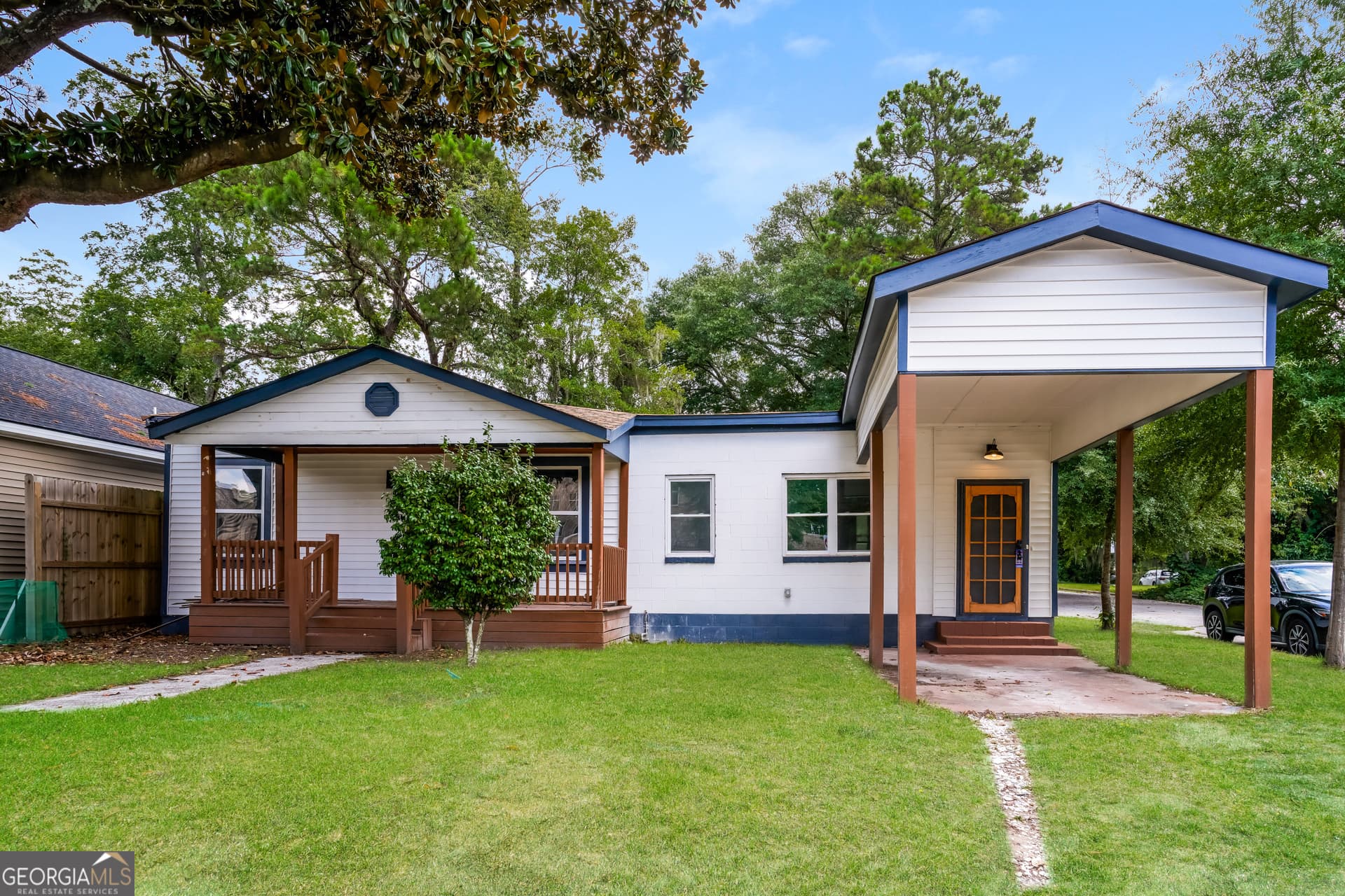 4 bedroom, 2 bathroom, 1,713 sq ft single family residence for sale at 5213 Dillon Avenue, Savannah, GA 31405 — photo 1 of 21