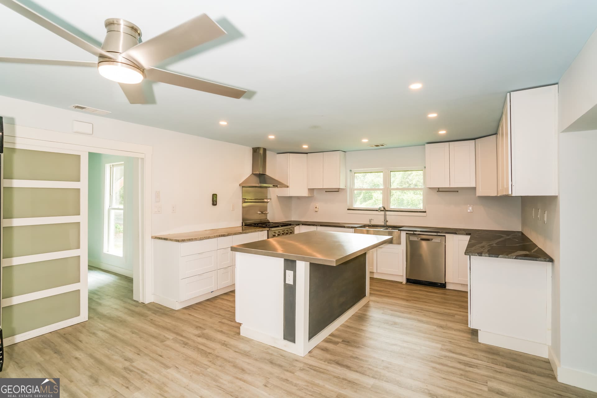 4 bedroom, 2 bathroom, 1,713 sq ft single family residence for sale at 5213 Dillon Avenue, Savannah, GA 31405 — photo 9