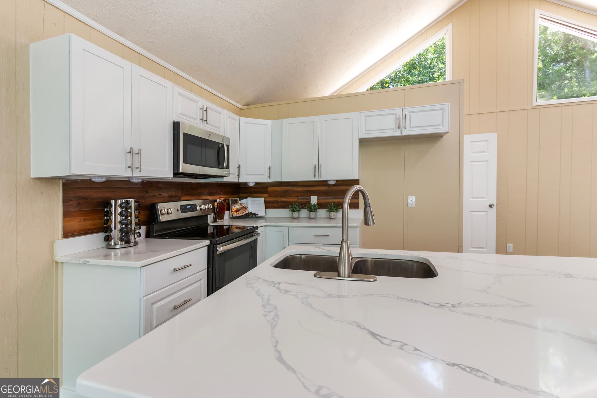 3 bedroom, 2 bathroom, 1,290 sq ft single family residence for sale at 1194 Booger Hollow Road, Lindale, GA 30147 — photo 9