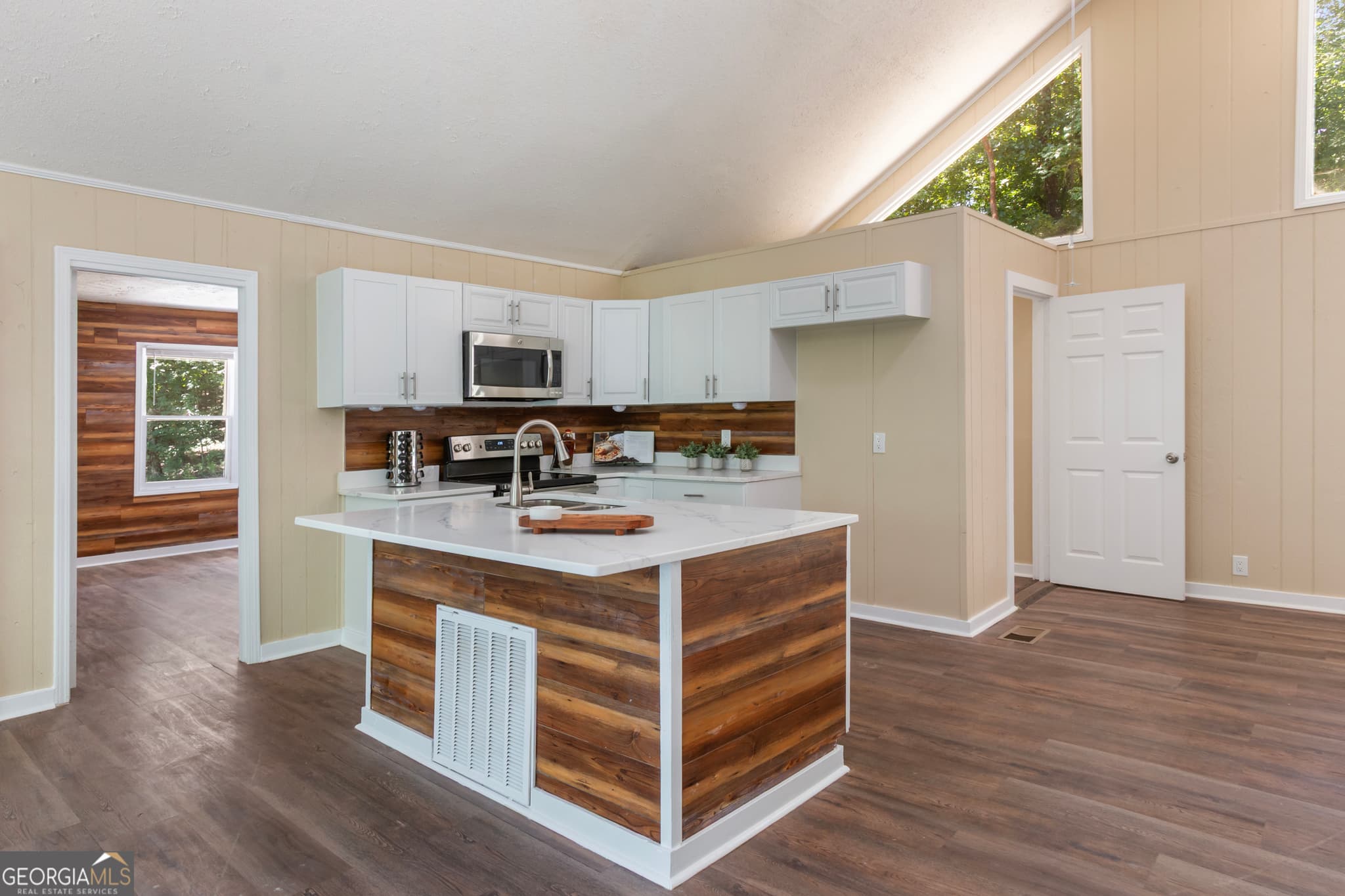3 bedroom, 2 bathroom, 1,290 sq ft single family residence for sale at 1194 Booger Hollow Road, Lindale, GA 30147 — photo 8