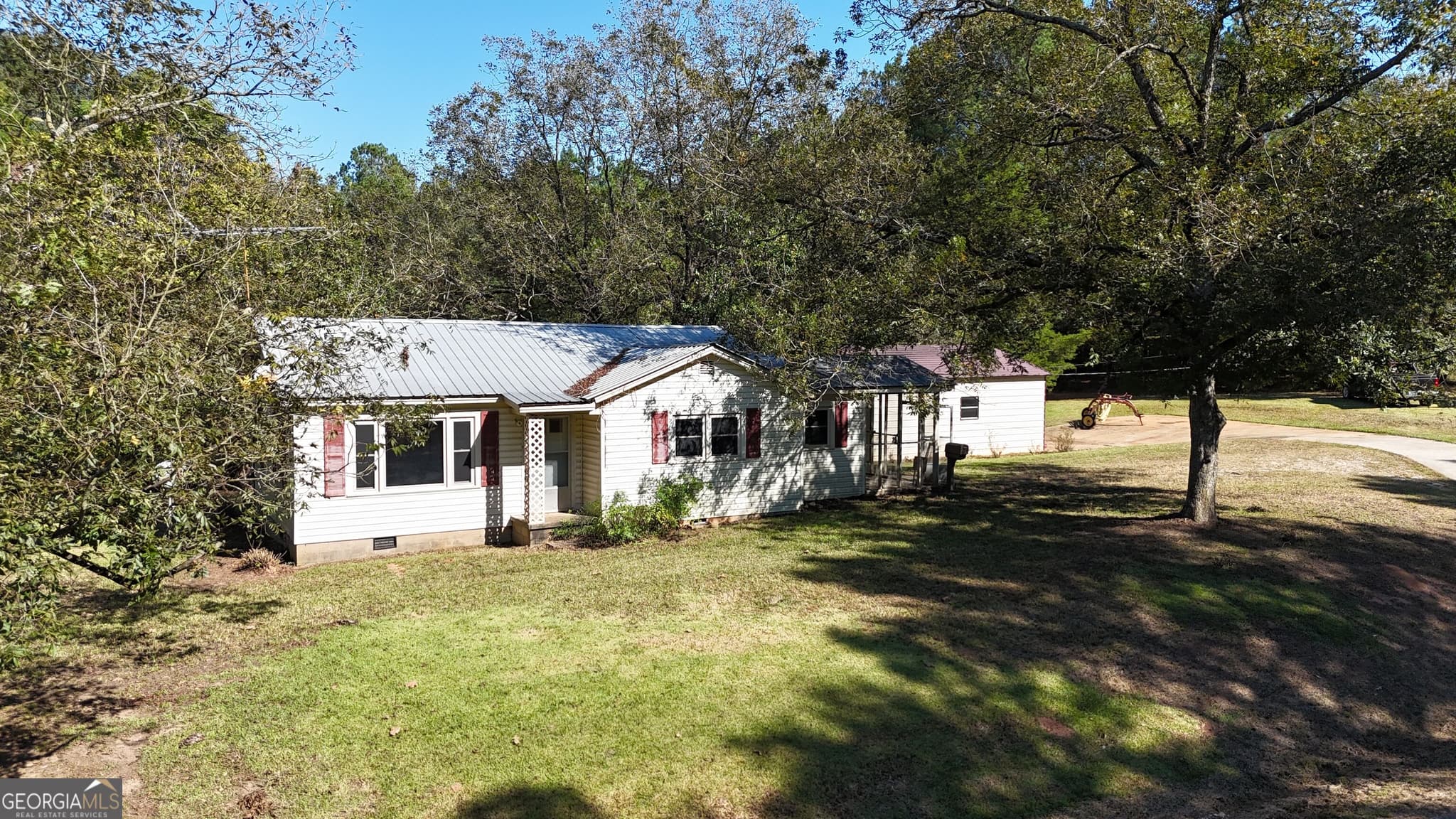 2 bedroom, 1 bathroom, 1,019 sq ft single family residence for sale at 1824 Highway 172, Bowman, GA 30624 — photo 1 of 28