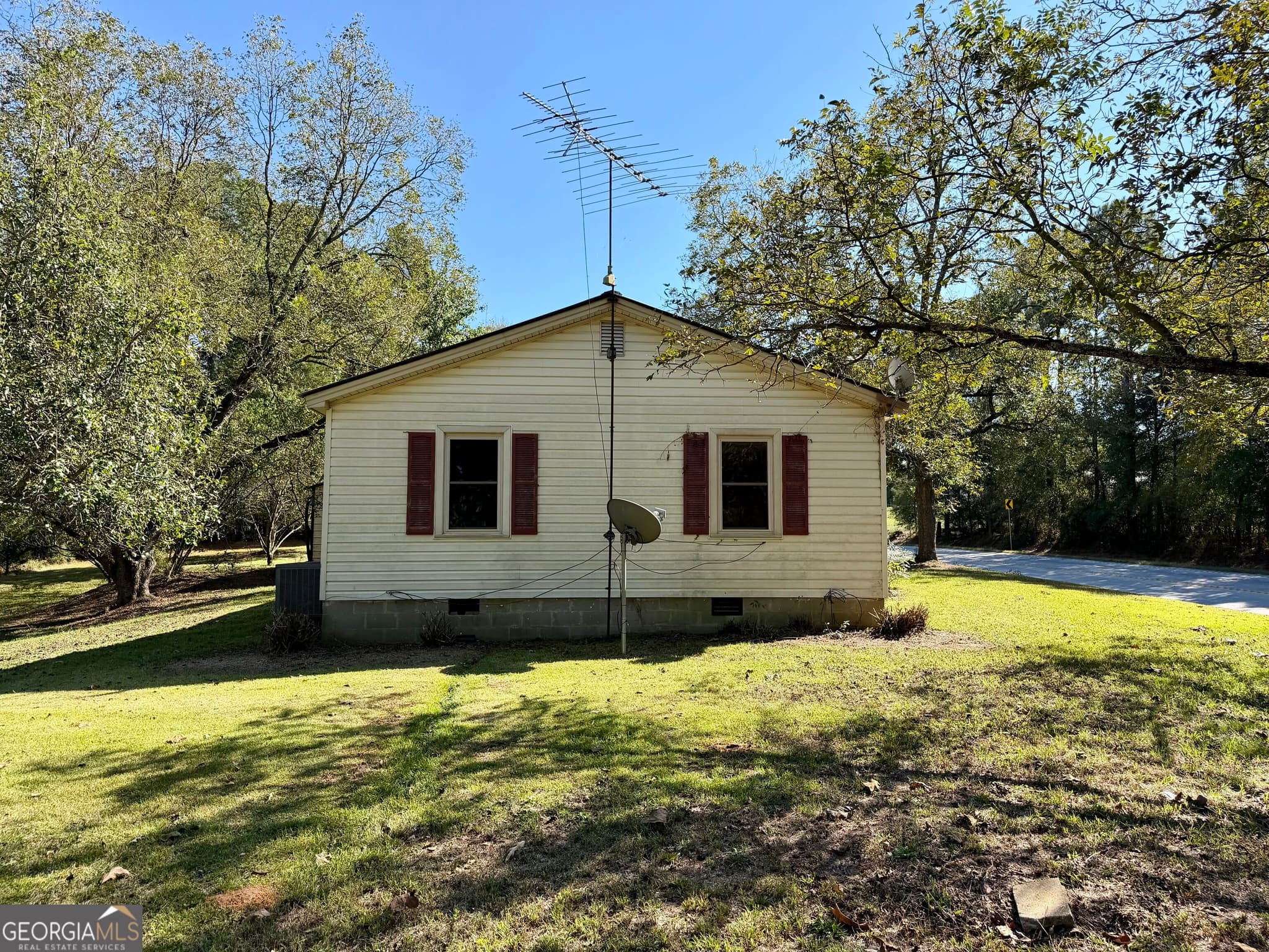 2 bedroom, 1 bathroom, 1,019 sq ft single family residence for sale at 1824 Highway 172, Bowman, GA 30624 — photo 9