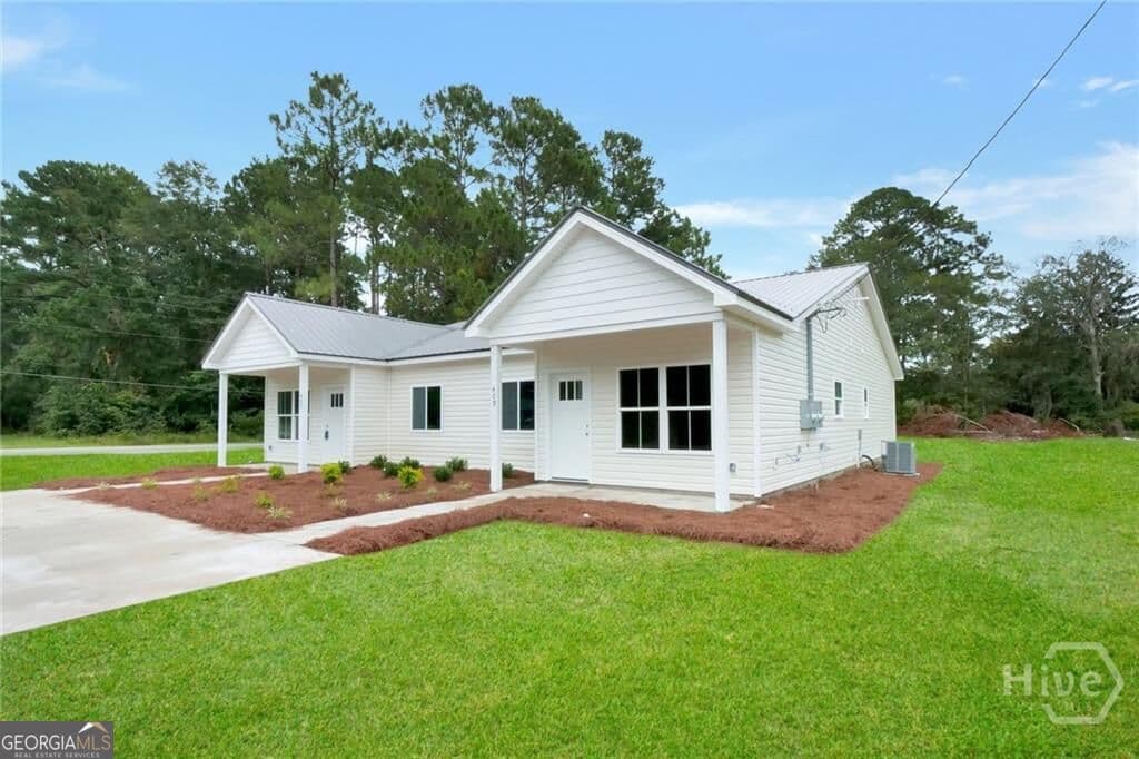 6 bedroom, 4 bathroom, 2,392 sq ft mixed use for sale at 728 Talmadge Road LOT 7, Allenhurst, GA 31301 — photo 3