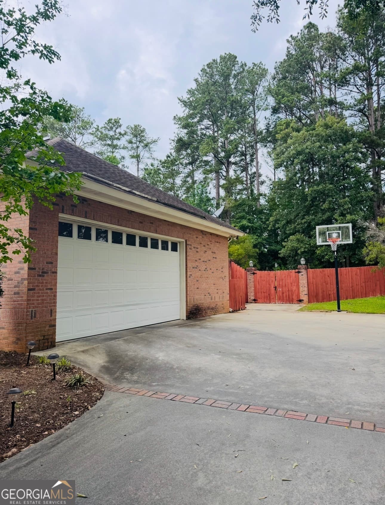 5 bedroom, 3.5 bathroom, 4,037 sq ft single family residence for sale at 128 Cedar Creek Drive, Dublin, GA 31021 — photo 4