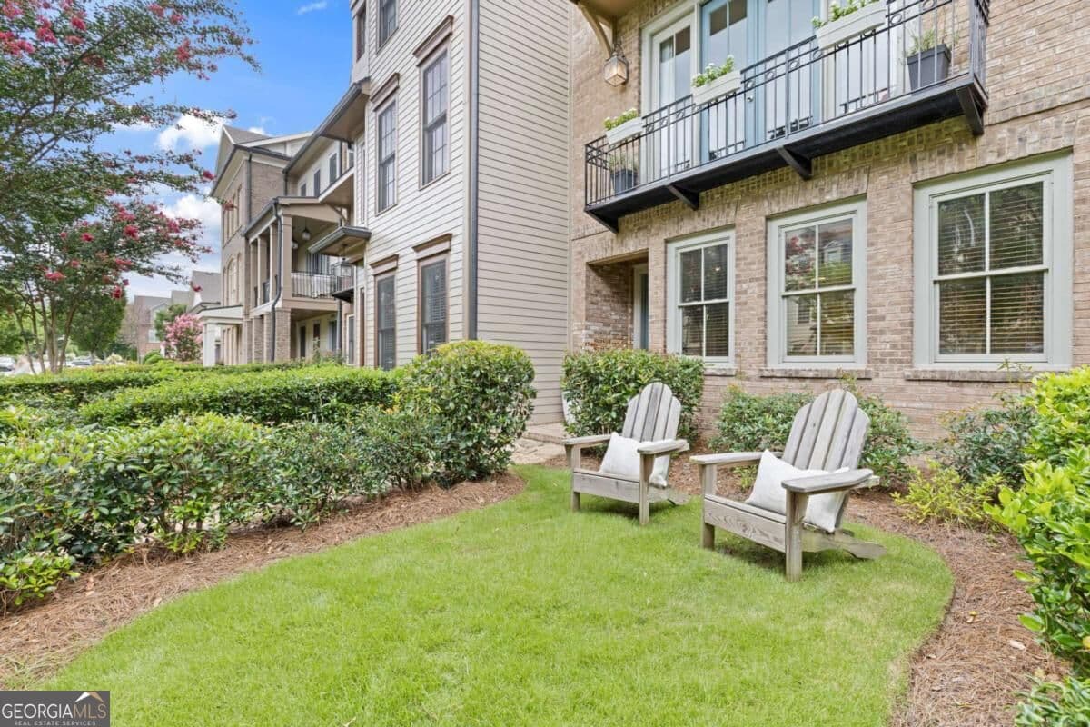 3 bedroom, 3.5 bathroom, 2,128 sq ft townhouse for sale at 6044 Lucas Street, Norcross, GA 30071 — photo 2
