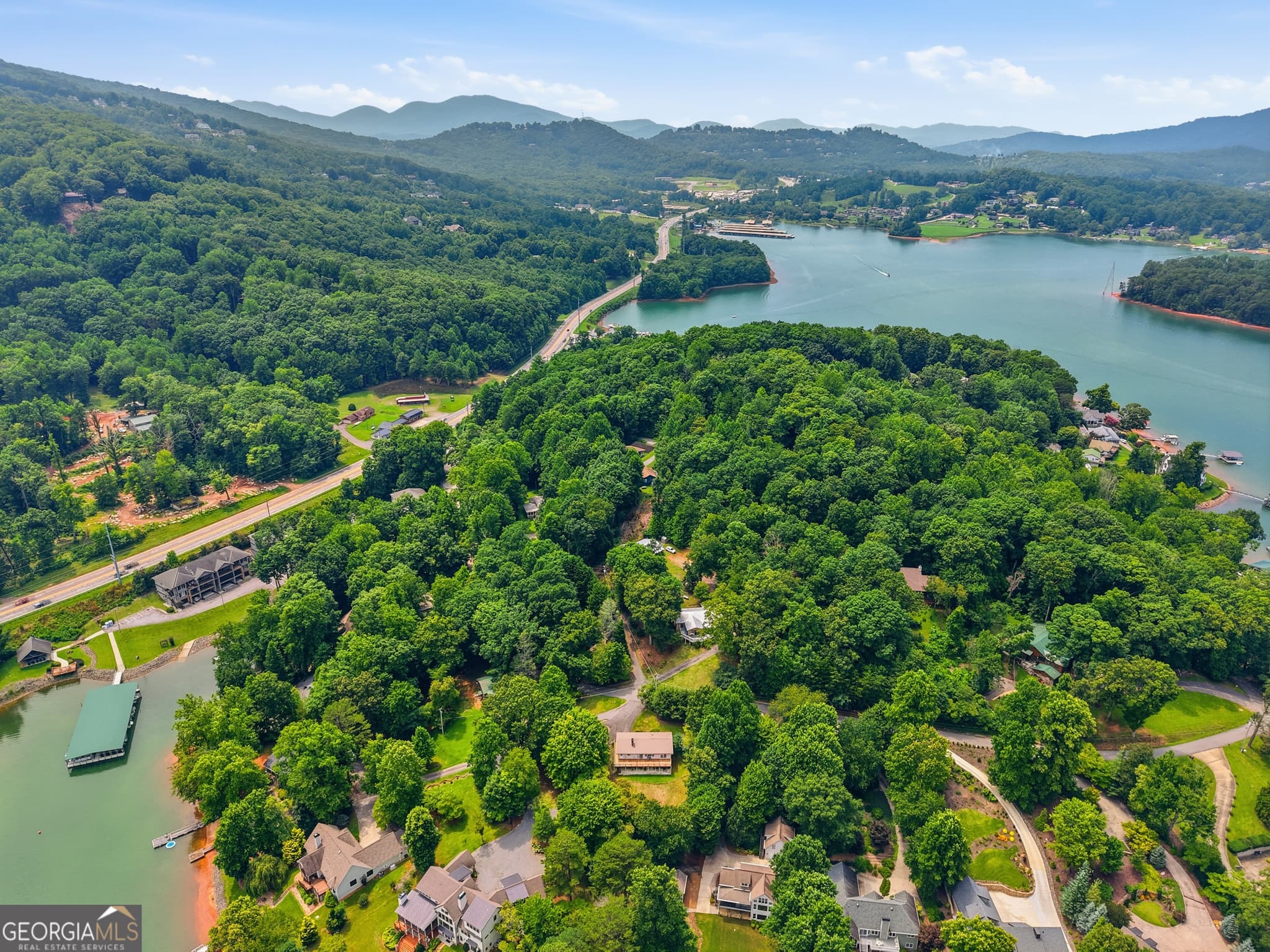 2 bedroom, 2 bathroom, 1,855 sq ft single family residence under contract at 2325 Ridgecrest Circle, Hiawassee, GA 30546 — photo 6