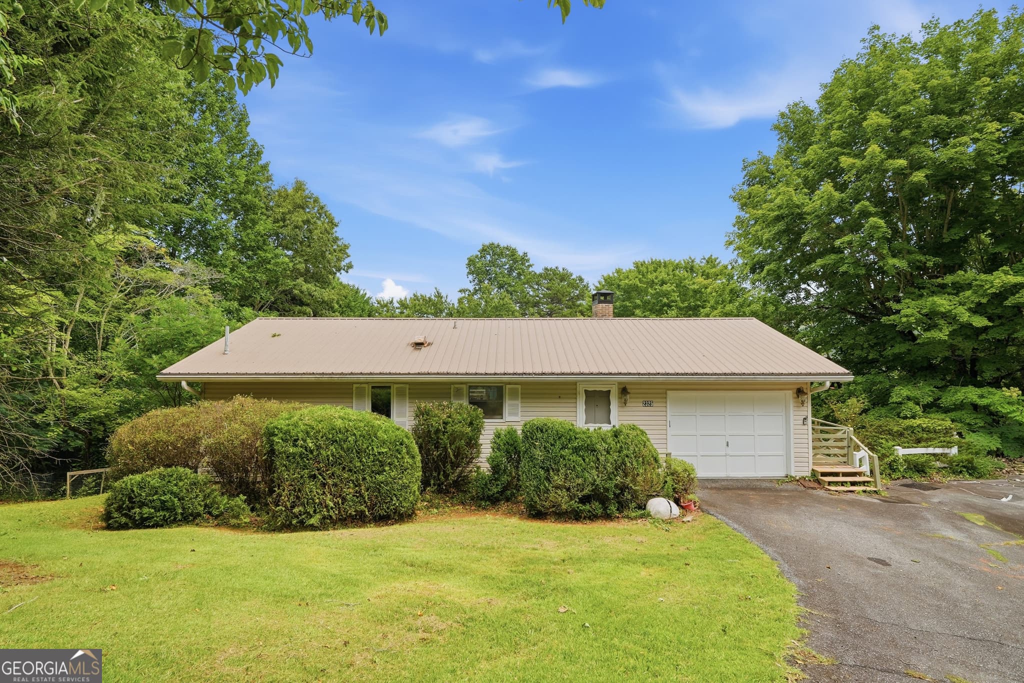 2 bedroom, 2 bathroom, 1,855 sq ft single family residence under contract at 2325 Ridgecrest Circle, Hiawassee, GA 30546