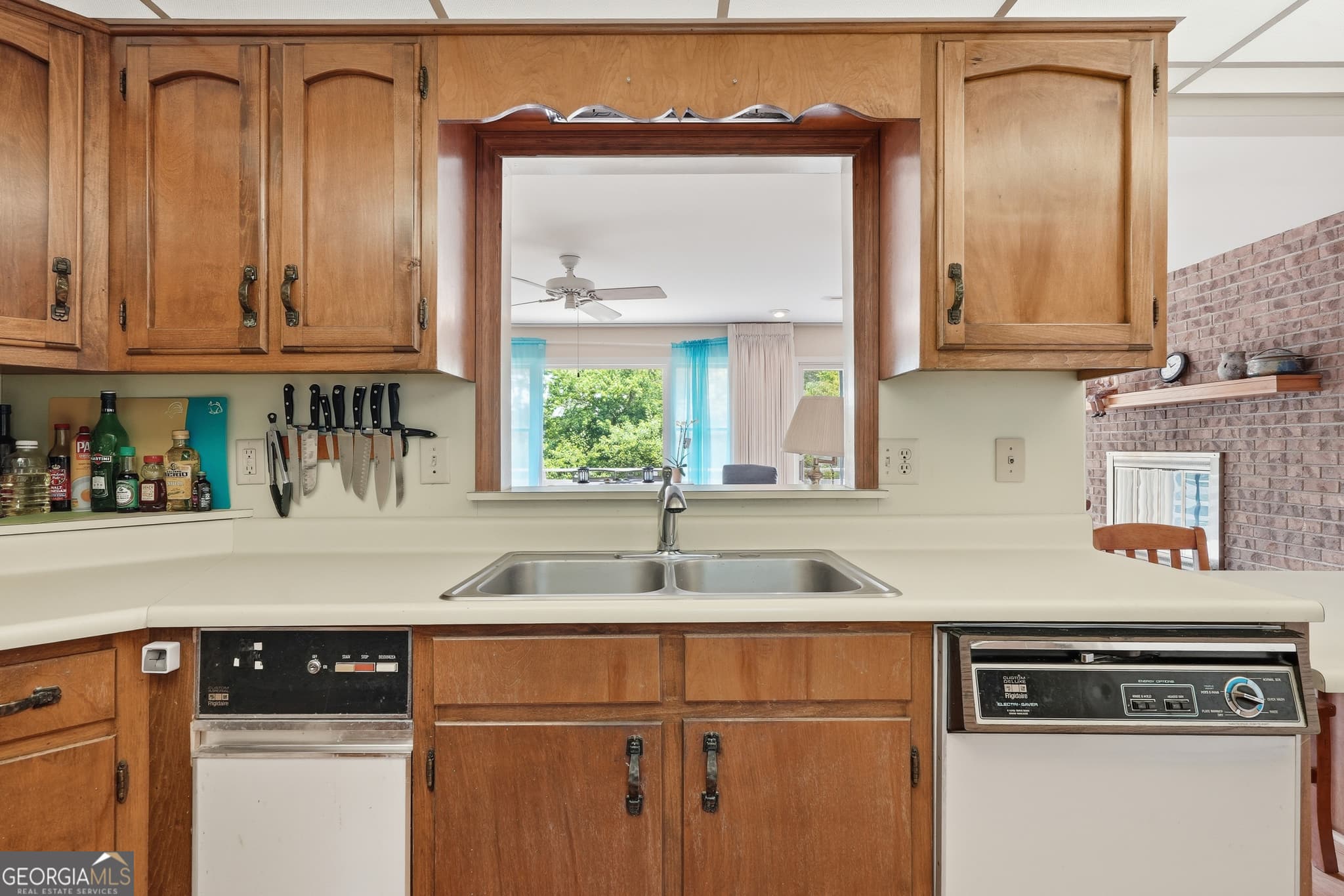 2 bedroom, 2 bathroom, 1,855 sq ft single family residence under contract at 2325 Ridgecrest Circle, Hiawassee, GA 30546 — photo 9
