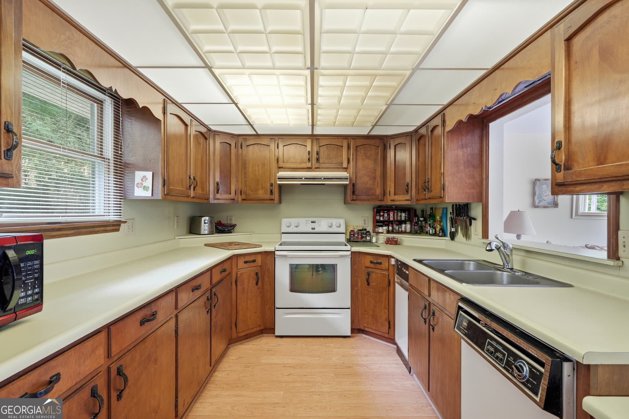 2 bedroom, 2 bathroom, 1,855 sq ft single family residence under contract at 2325 Ridgecrest Circle, Hiawassee, GA 30546 — photo 8