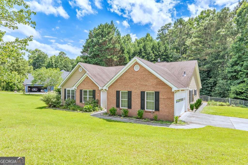3 bedroom, 2 bathroom, 2,546 sq ft single family residence for sale at 2231 Fort Martin Way, Lawrenceville, GA 30045 — photo 8