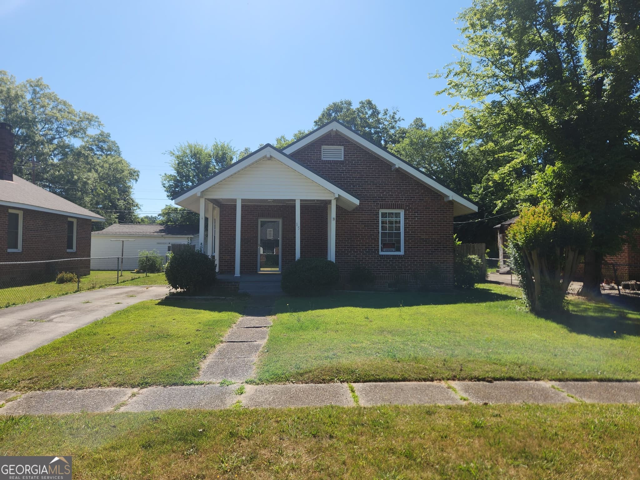 2 bedroom, 1 bathroom, 1,272 sq ft single family residence for rent at 15 Oak Street, Rome, GA 30161 for $1,100 a month — photo 2