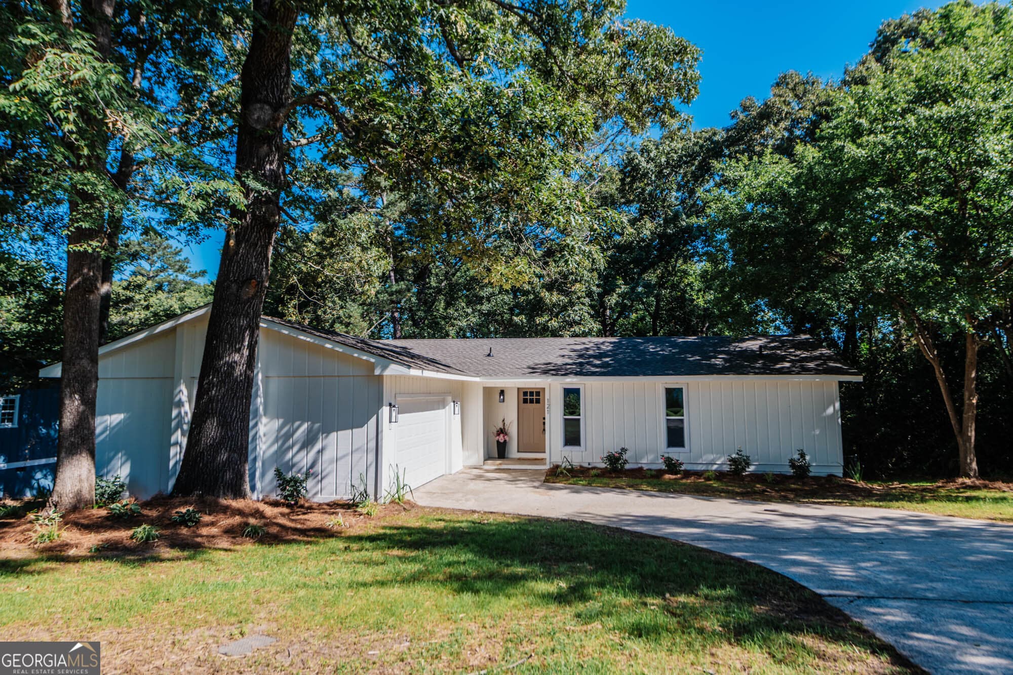 3 bedroom, 2 bathroom, 1,576 sq ft single family residence sold at 121 Eastlake Drive, Warner Robins, GA 31093
