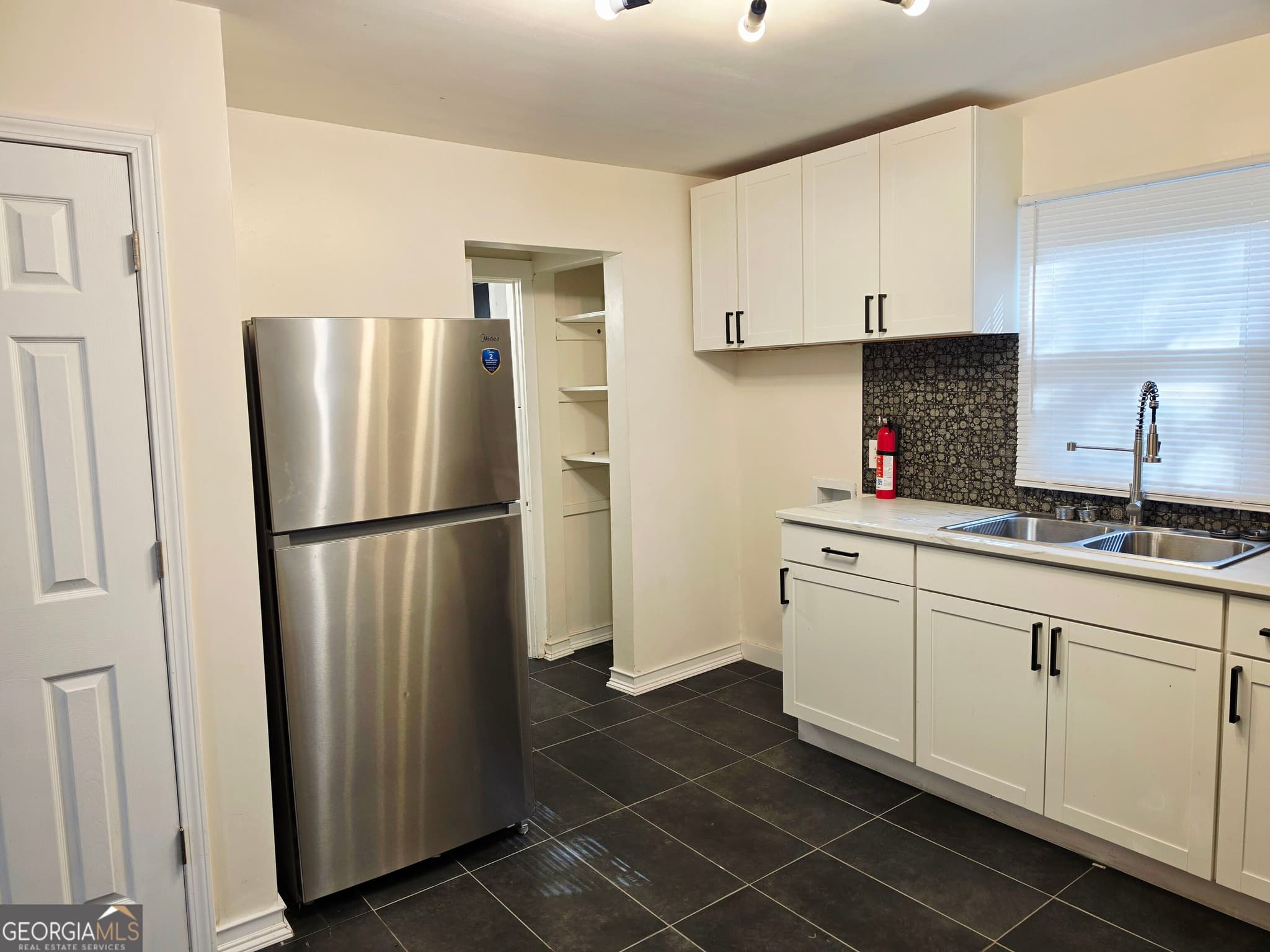 1 bedroom, 1 bathroom, 576 sq ft single family residence for sale at 688 Central Avenue, Macon, GA 31206 — photo 6