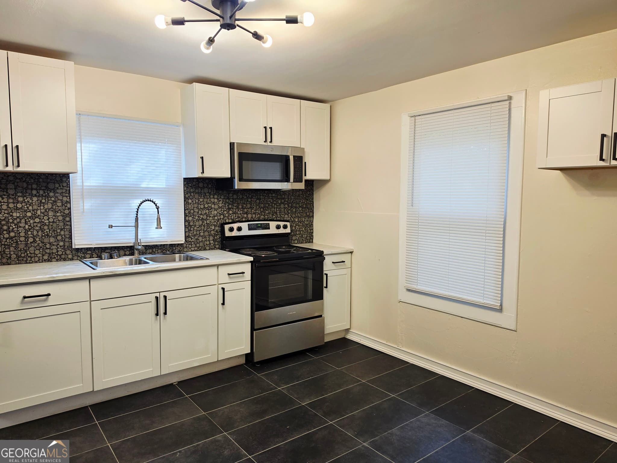 1 bedroom, 1 bathroom, 576 sq ft single family residence for sale at 688 Central Avenue, Macon, GA 31206 — photo 7