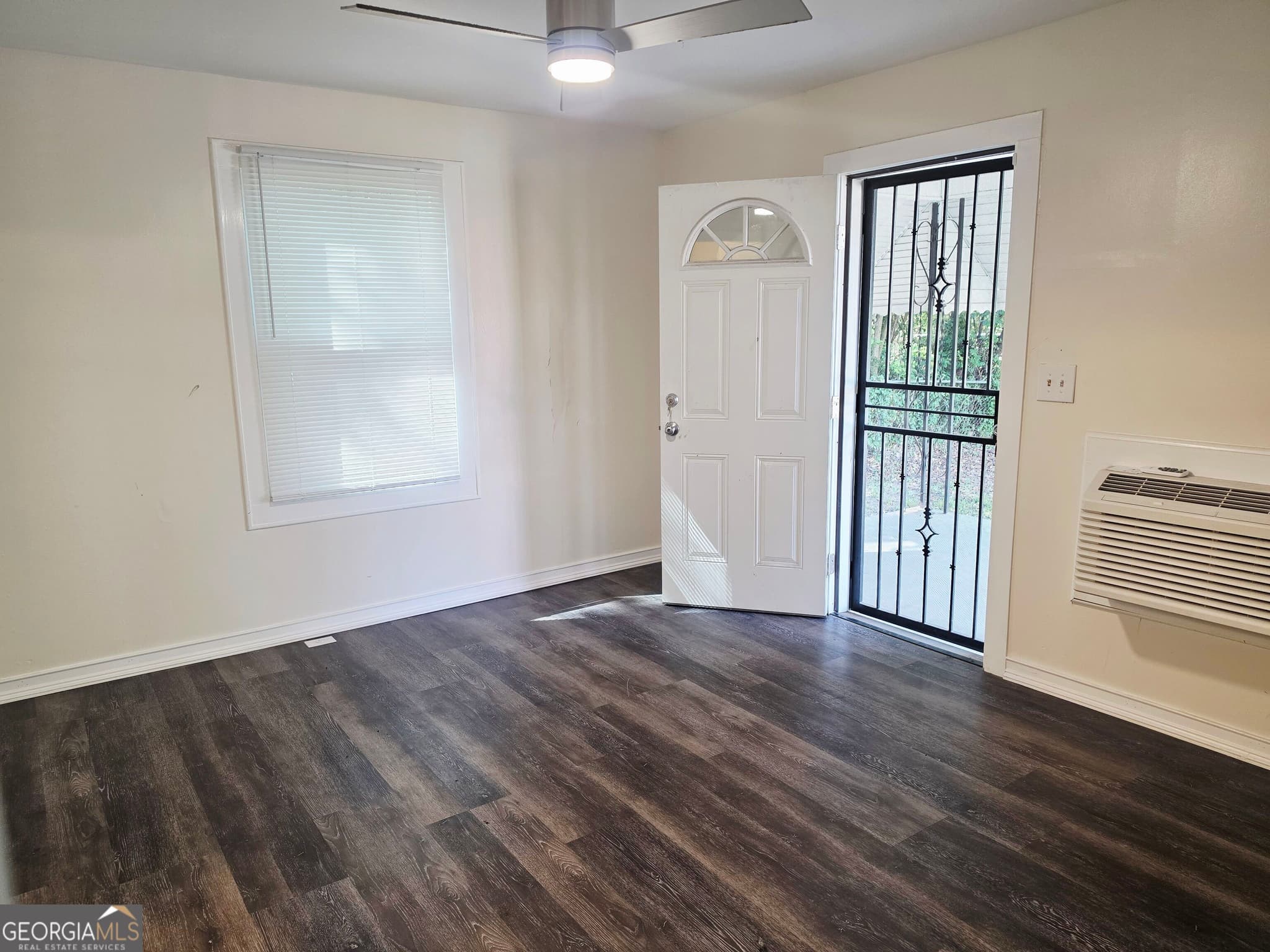 1 bedroom, 1 bathroom, 576 sq ft single family residence for sale at 688 Central Avenue, Macon, GA 31206 — photo 3