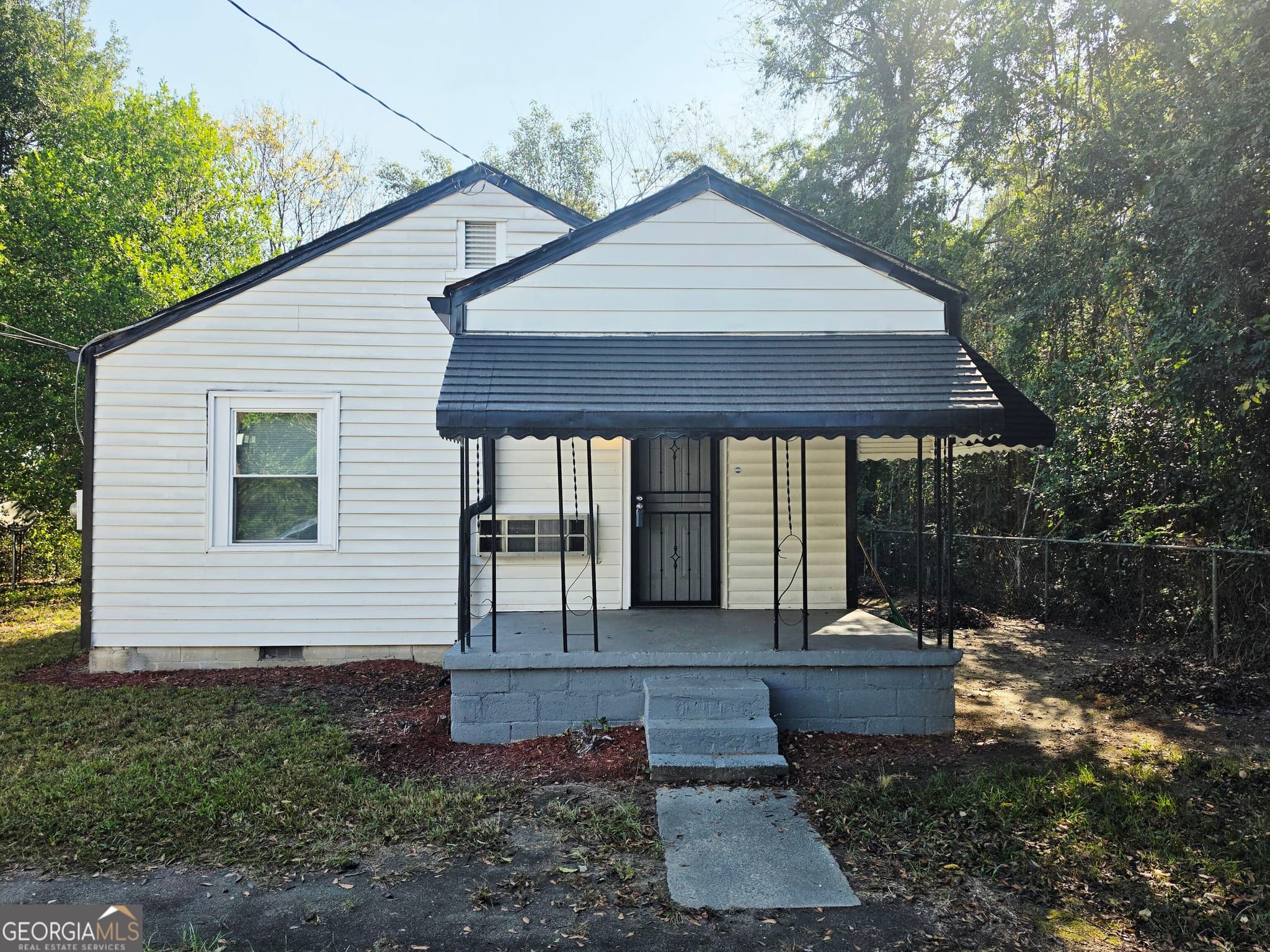 1 bedroom, 1 bathroom, 576 sq ft single family residence for sale at 688 Central Avenue, Macon, GA 31206 — photo 1 of 8