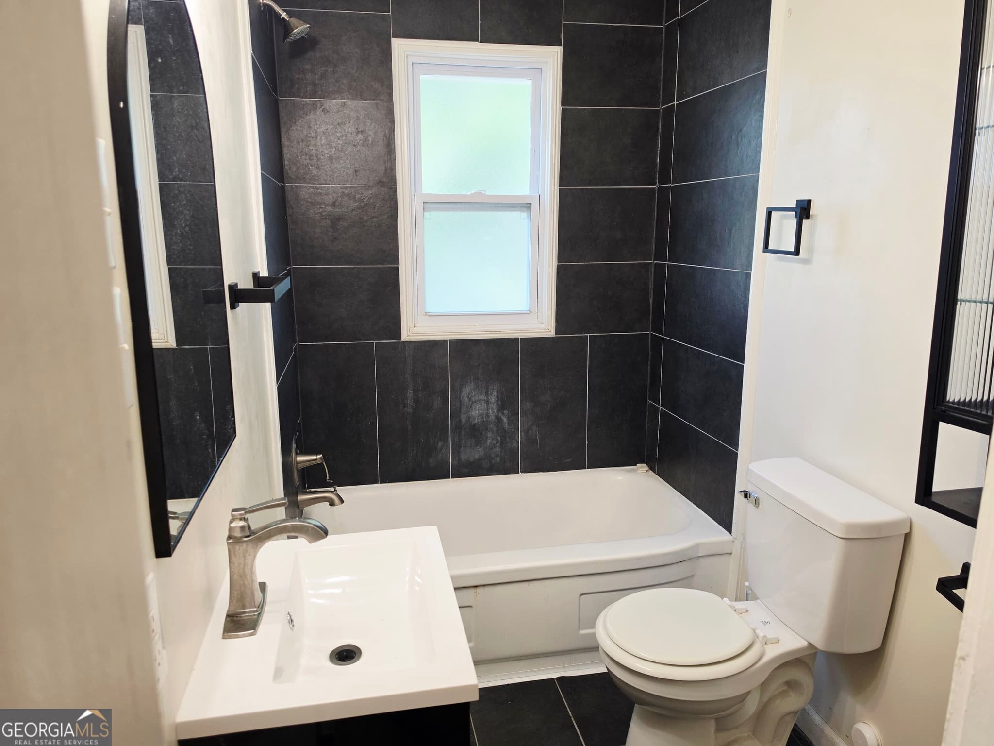 1 bedroom, 1 bathroom, 576 sq ft single family residence for sale at 688 Central Avenue, Macon, GA 31206 — photo 5