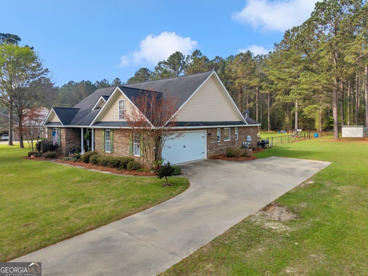 5 bedroom, 3 bathroom, 3,041 sq ft single family residence for sale at 315 Old Pine Road, Dudley, GA 31022 — photo 4