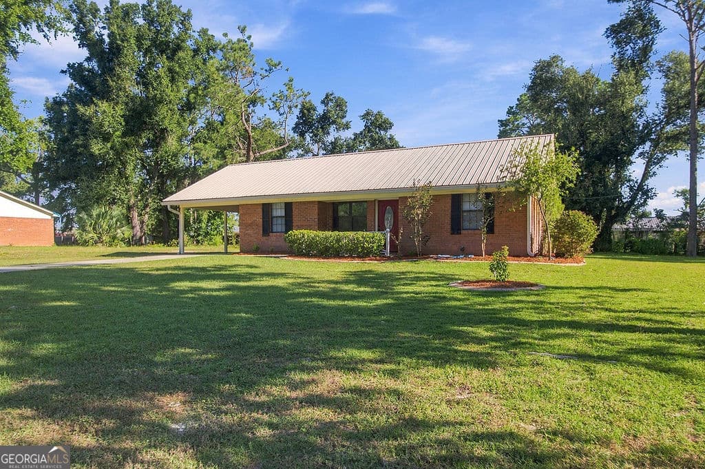 3 bedroom, 1 bathroom, 955 sq ft single family residence for sale at 4725 Warrior Drive, Lake Park, GA 31636 — photo 7