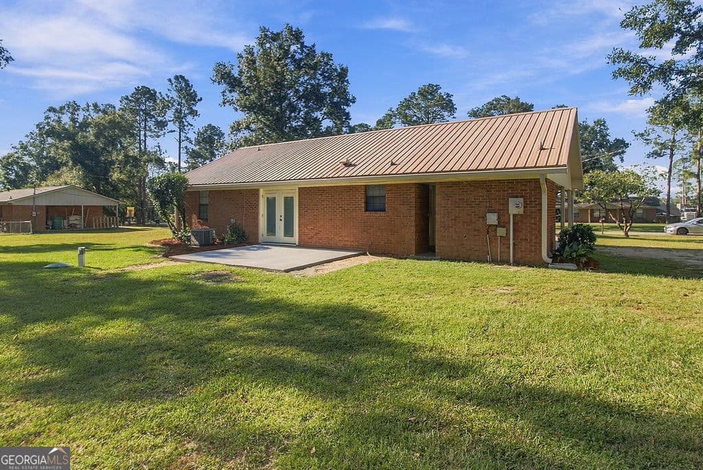 3 bedroom, 1 bathroom, 955 sq ft single family residence for sale at 4725 Warrior Drive, Lake Park, GA 31636 — photo 8