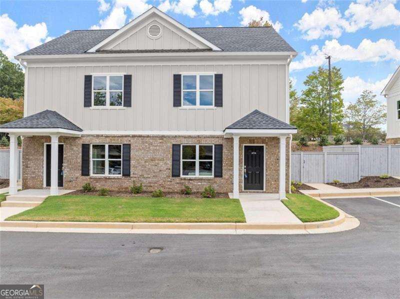 3 bedroom, 2.5 bathroom, 1,518 sq ft townhouse for rent at 510 Washington Street 498, Gainesville, GA 30501 for $2,100 a month — photo 1 of 37