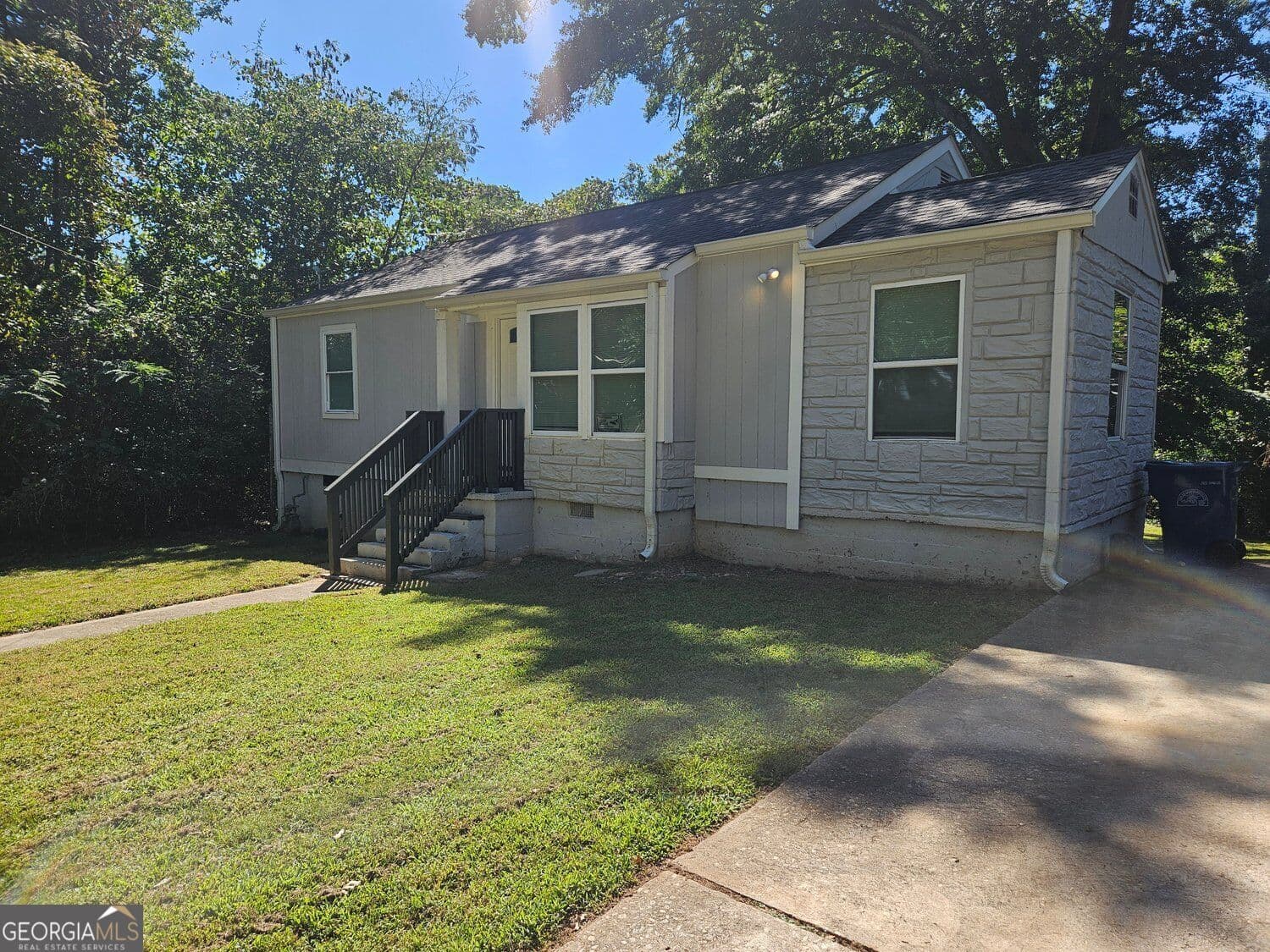 2 bedroom, 1 bathroom, 1,013 sq ft single family residence for rent at 1167 Mayland Circle, Atlanta, GA 30310 for $1,450 a month — photo 1 of 22