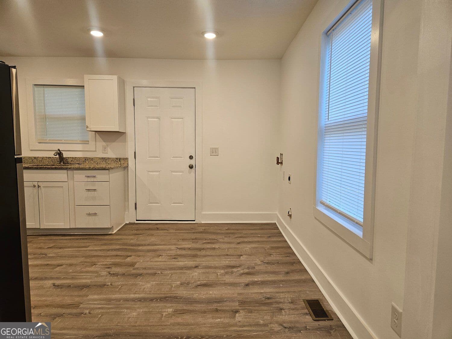 2 bedroom, 1 bathroom, 1,013 sq ft single family residence for rent at 1167 Mayland Circle, Atlanta, GA 30310 for $1,450 a month — photo 9