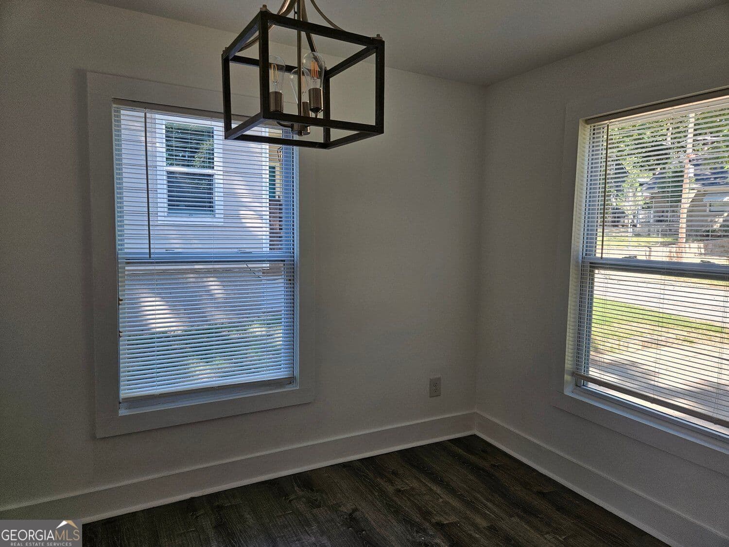 2 bedroom, 1 bathroom, 1,013 sq ft single family residence for rent at 1167 Mayland Circle, Atlanta, GA 30310 for $1,450 a month — photo 10