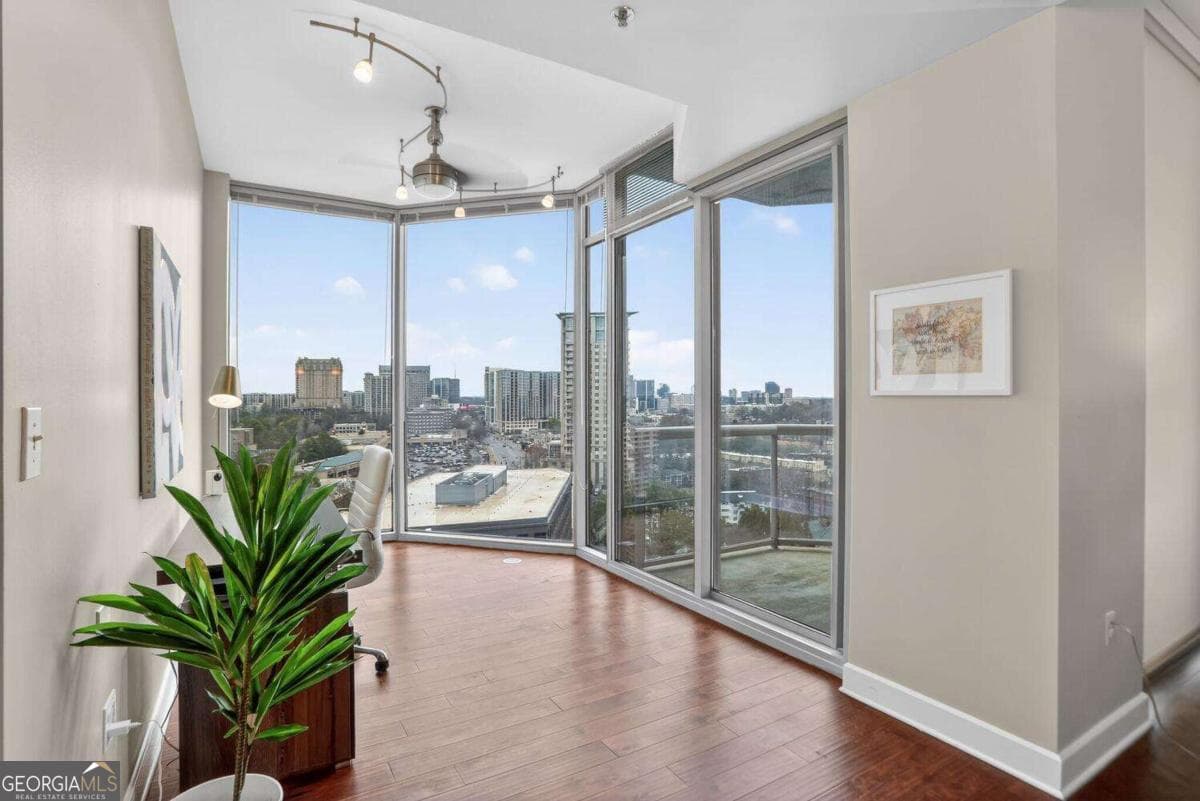 2 bedroom, 2.5 bathroom, 1,680 sq ft condominium for sale at 2795 Peachtree Road 1509, Atlanta, GA 30305 — photo 3