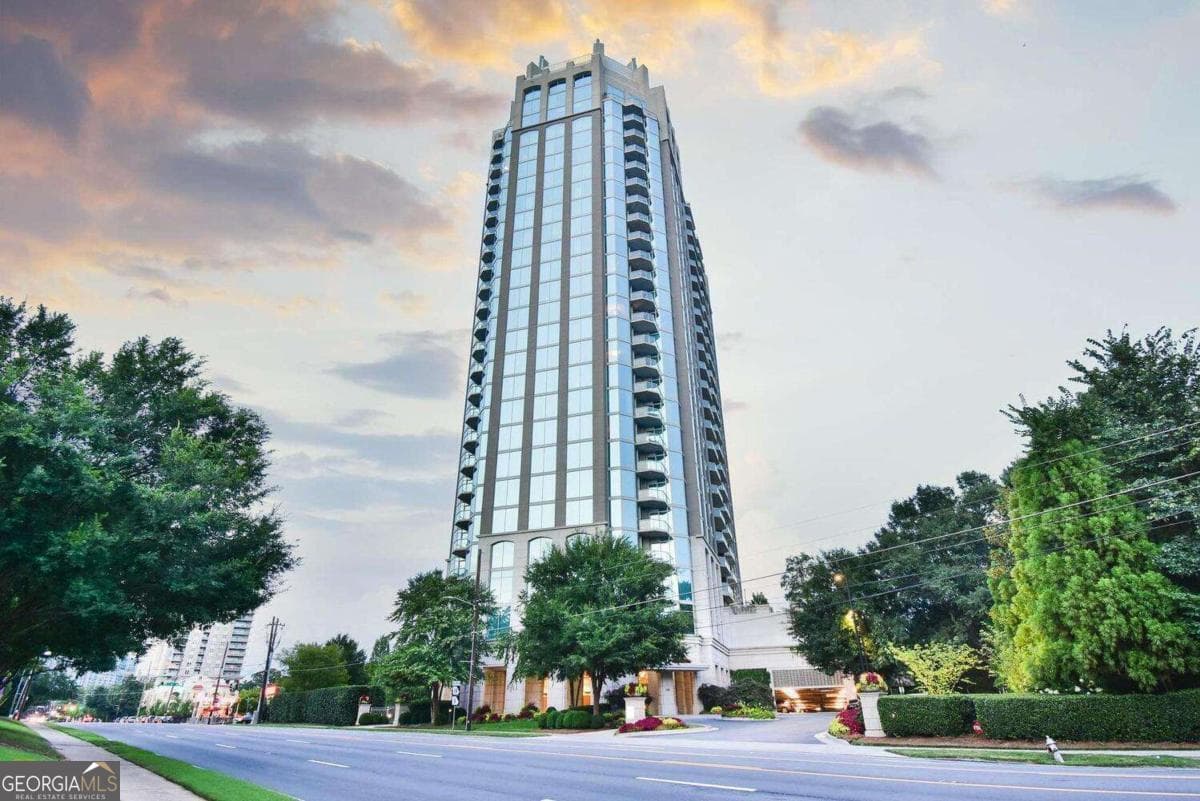 2 bedroom, 2.5 bathroom, 1,680 sq ft condominium for sale at 2795 Peachtree Road 1509, Atlanta, GA 30305 — photo 1 of 57