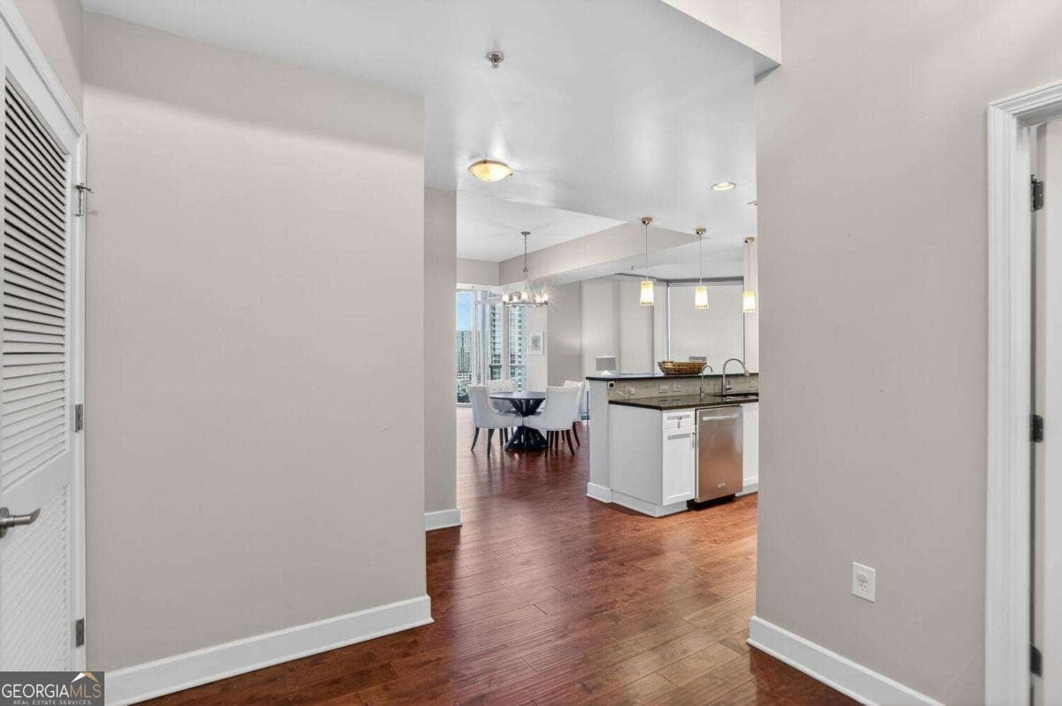 2 bedroom, 2.5 bathroom, 1,680 sq ft condominium for sale at 2795 Peachtree Road 1509, Atlanta, GA 30305 — photo 9