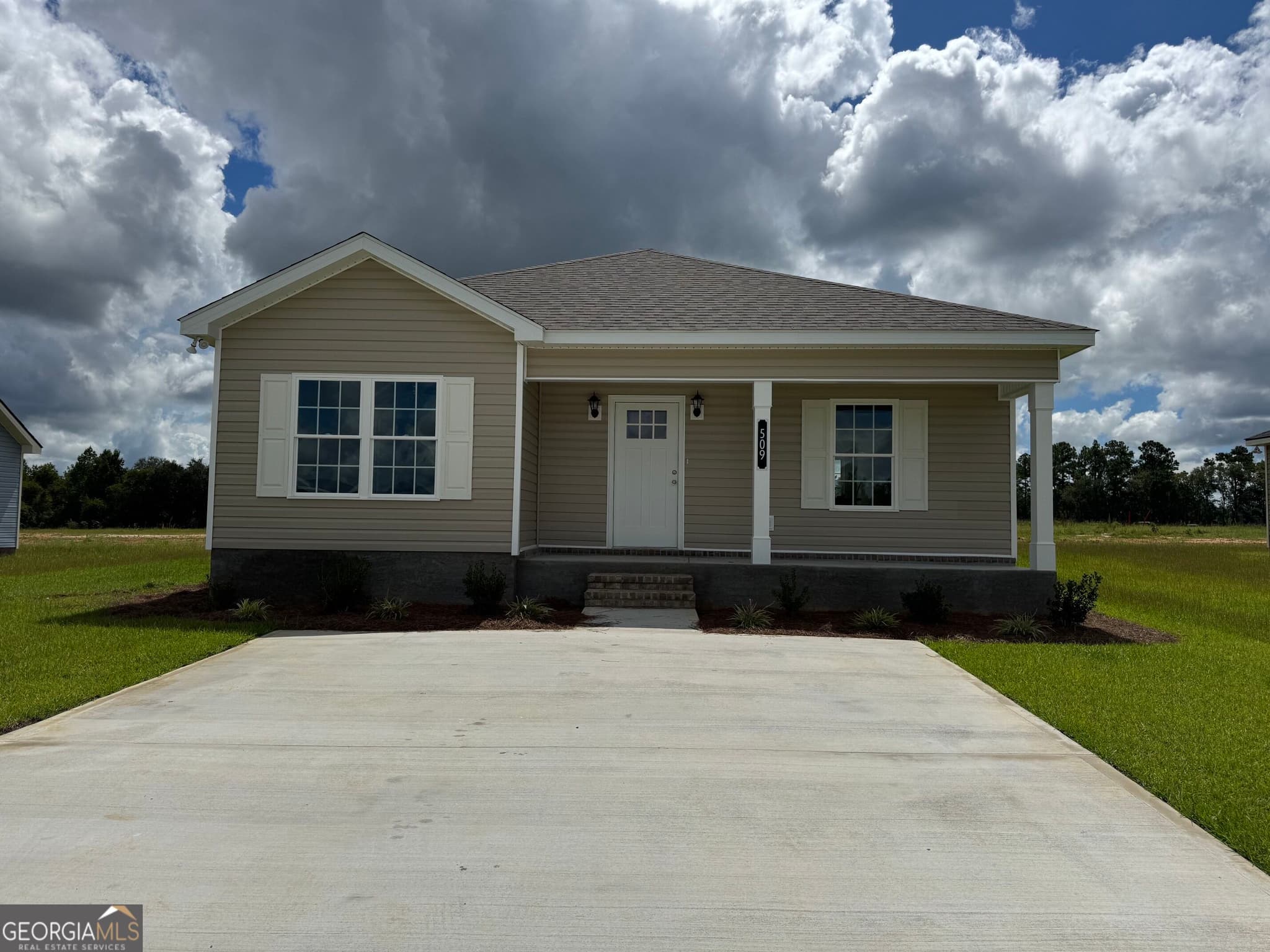 2 bedroom, 2 bathroom, 1,106 sq ft single family residence for sale at 509 Nickies Way, Statesboro, GA 30458 — photo 1 of 24