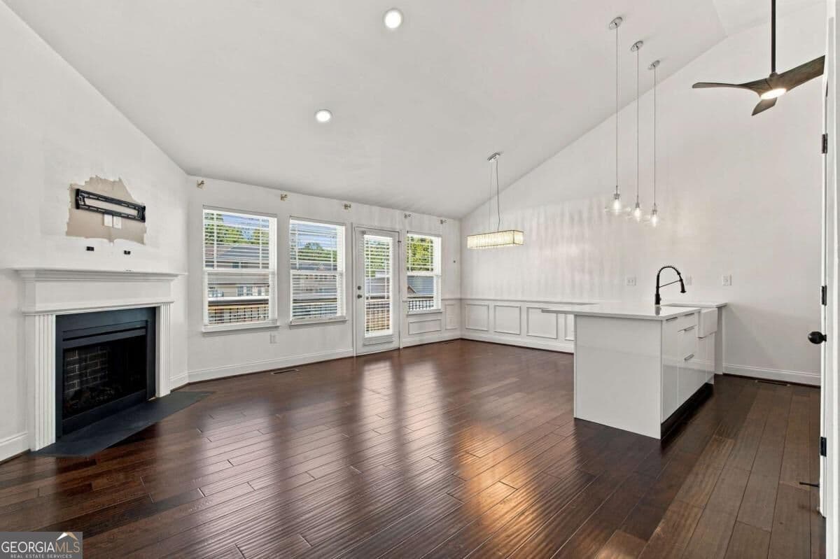 2 bedroom, 2.5 bathroom, 1,450 sq ft single family residence for sale at 6165 Garden Circle, Douglasville, GA 30135 — photo 7