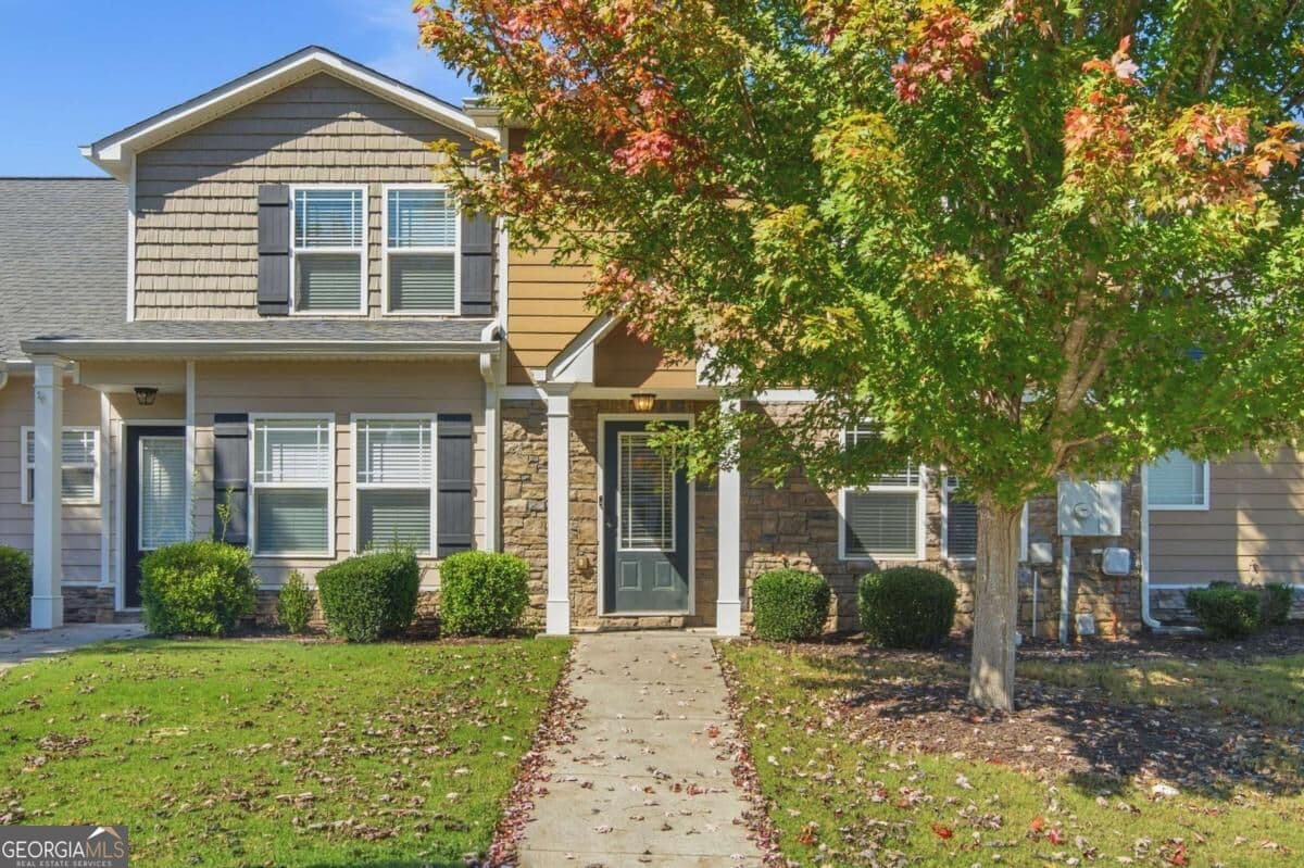 2 bedroom, 2.5 bathroom, 1,450 sq ft single family residence for sale at 6165 Garden Circle, Douglasville, GA 30135 — photo 1 of 22