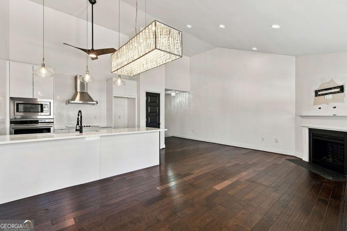 2 bedroom, 2.5 bathroom, 1,450 sq ft single family residence for sale at 6165 Garden Circle, Douglasville, GA 30135 — photo 4