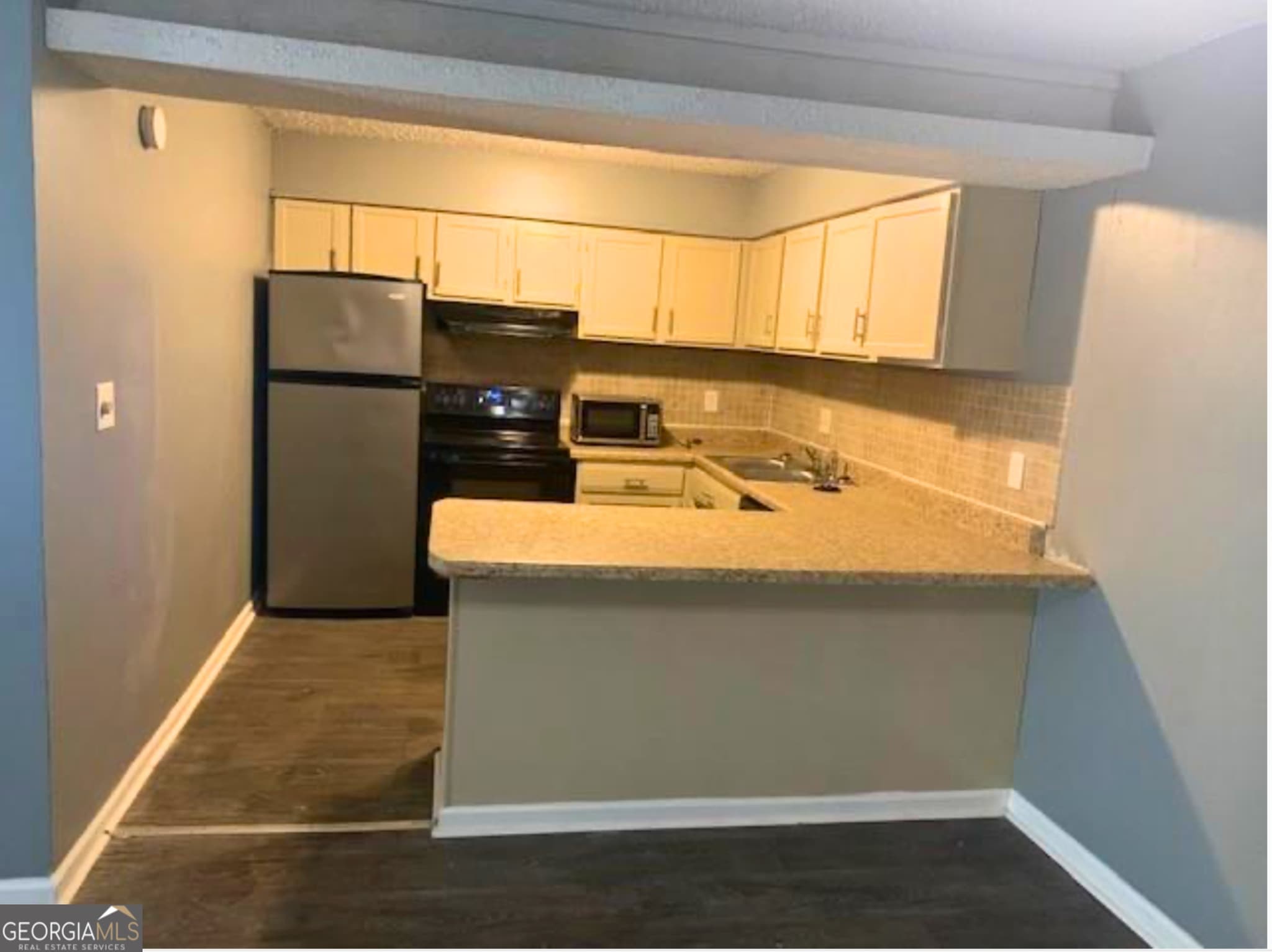 3 bedroom, 2 bathroom, 1,282 sq ft condominium for sale at 619 Camelot Drive, South Fulton, GA 30349