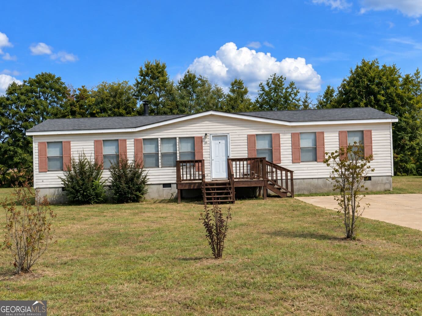 3 bedroom, 2 bathroom, 1,568 sq ft manufactured home,single family residence for sale at 8 Oakmont Drive, Tennille, GA 31089 — photo 1 of 19
