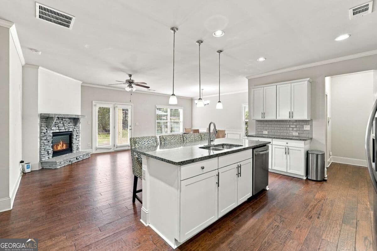 4 bedroom, 2.5 bathroom, 2,758 sq ft single family residence for sale at 6623 Rivergreen Road, Flowery Branch, GA 30542 — photo 9