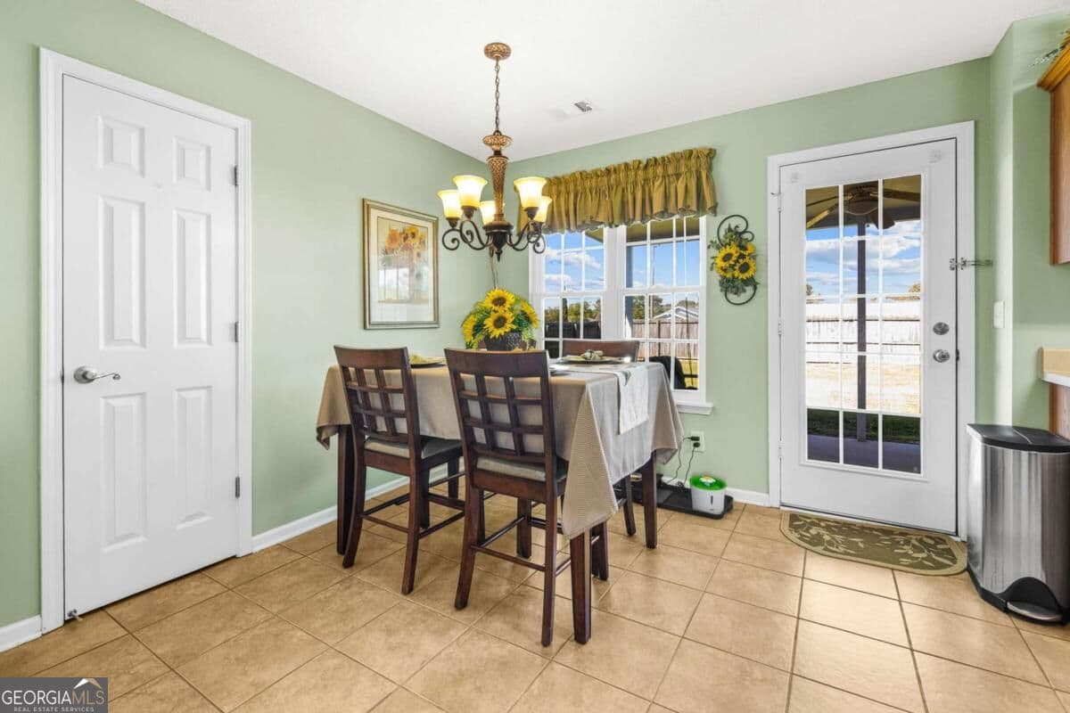 3 bedroom, 2 bathroom, 1,264 sq ft single family residence for sale at 207 Tyson Glen Drive, Warner Robins, GA 31088 — photo 6