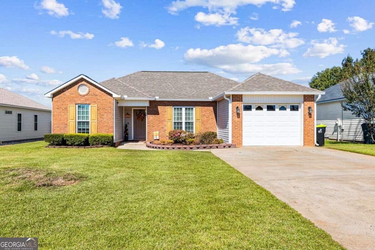 3 bedroom, 2 bathroom, 1,264 sq ft single family residence for sale at 207 Tyson Glen Drive, Warner Robins, GA 31088 — photo 1 of 24