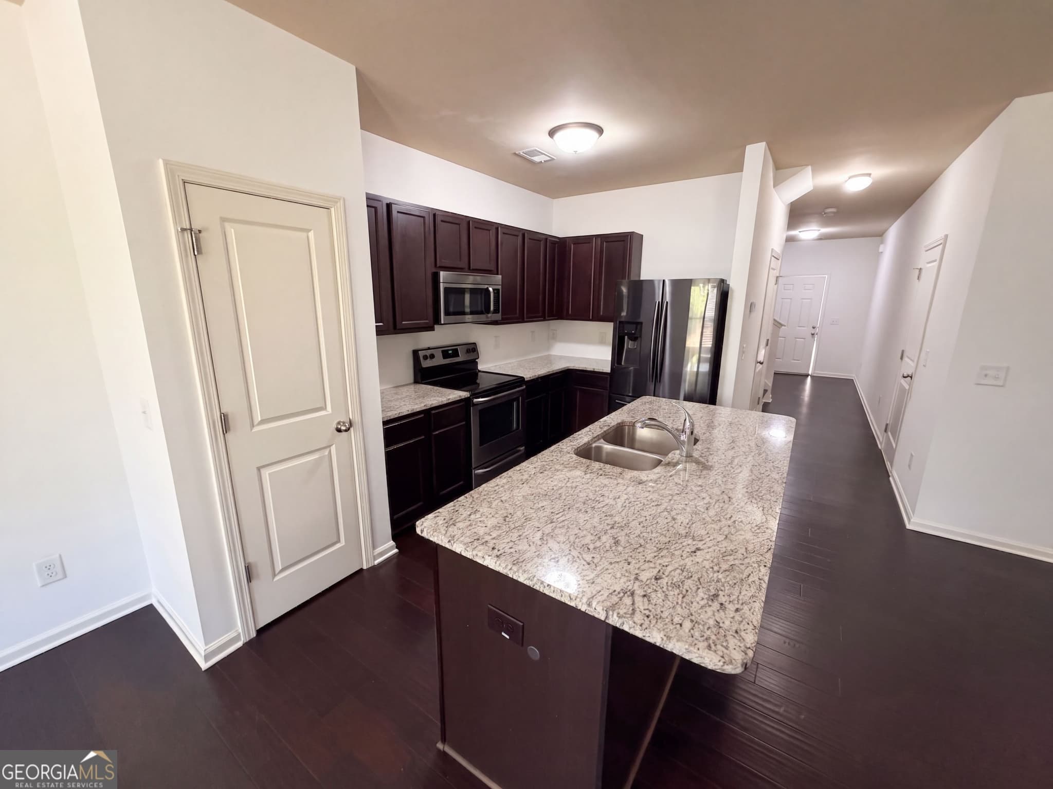 3 bedroom, 2.5 bathroom, 1,866 sq ft single family residence for sale at 106 Southwind Circle, Newnan, GA 30265 — photo 2
